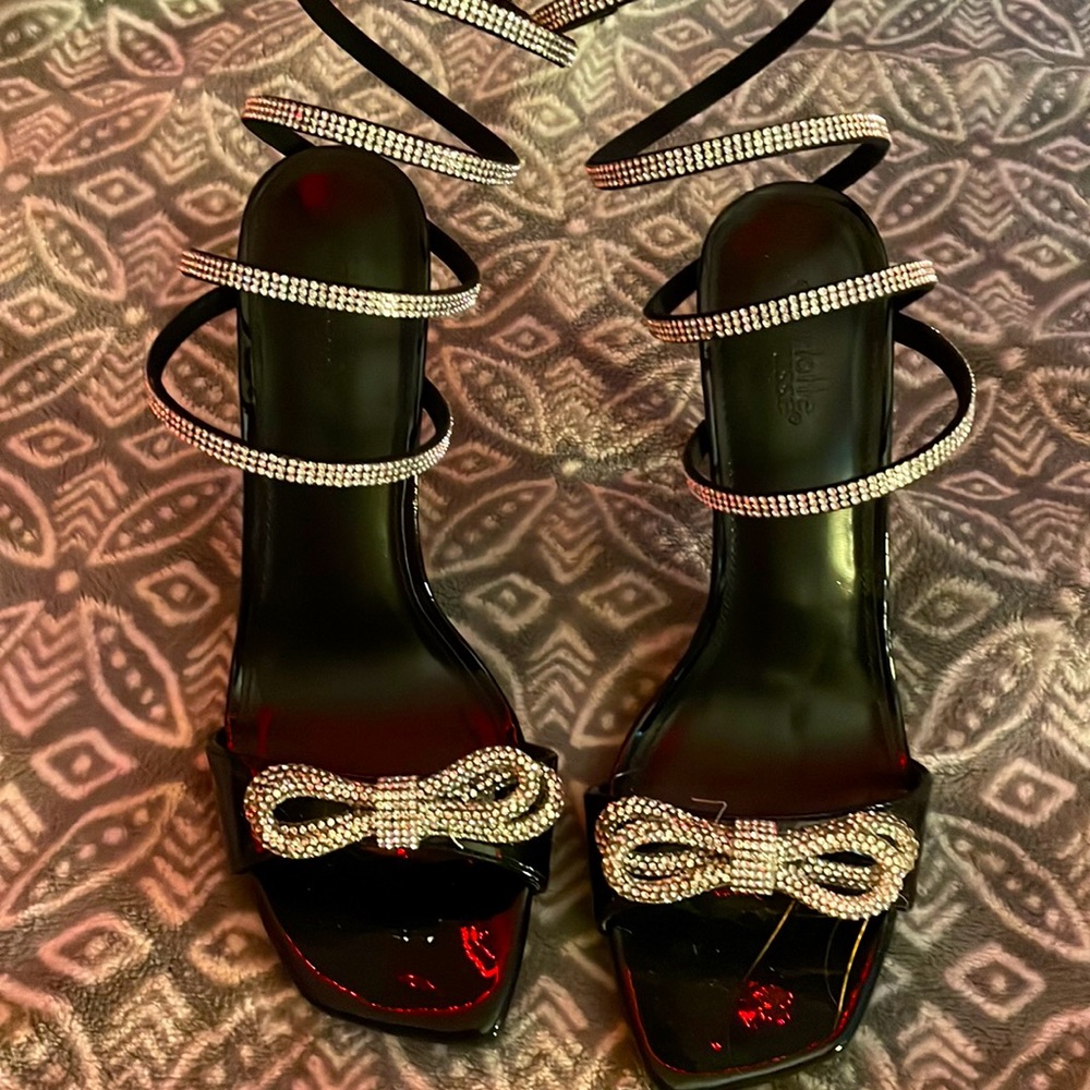 Super cute wrap around heels 🤩